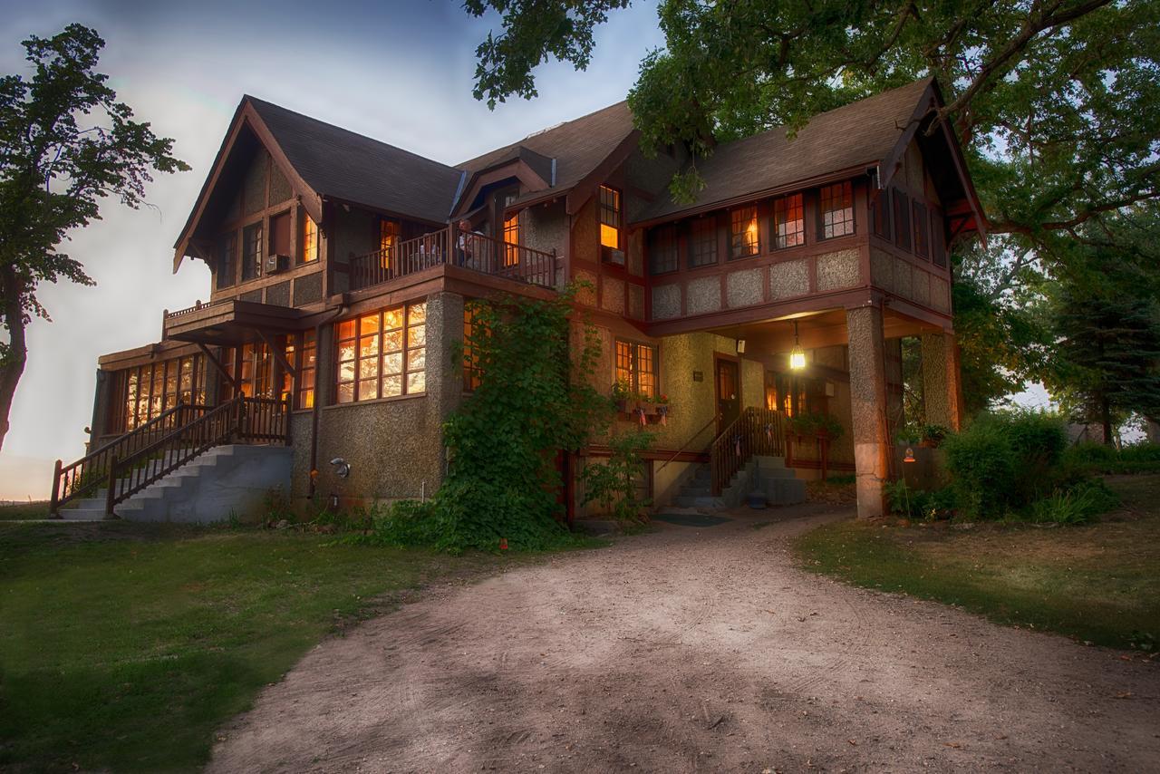 Spicer Castle Inn Exterior foto