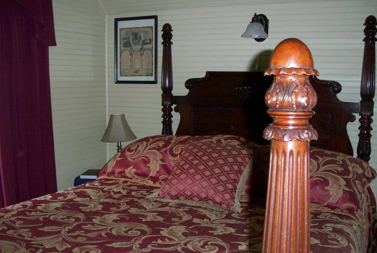 Spicer Castle Inn Exterior foto